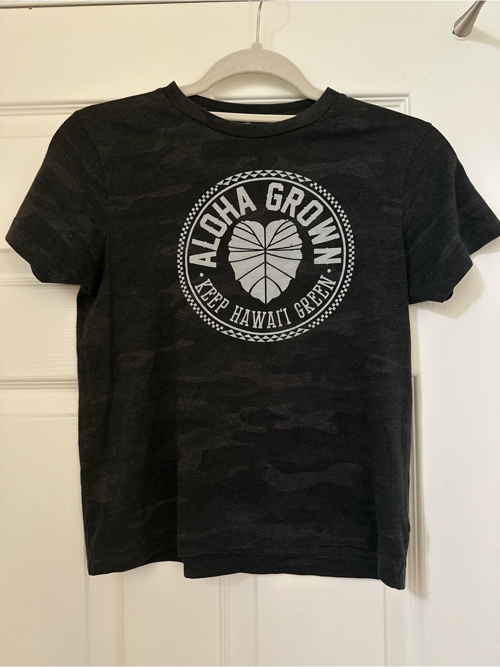 Aloha Grown Keep Hawaii Green Kids Camo Graphic Tee T-Shirt Size M